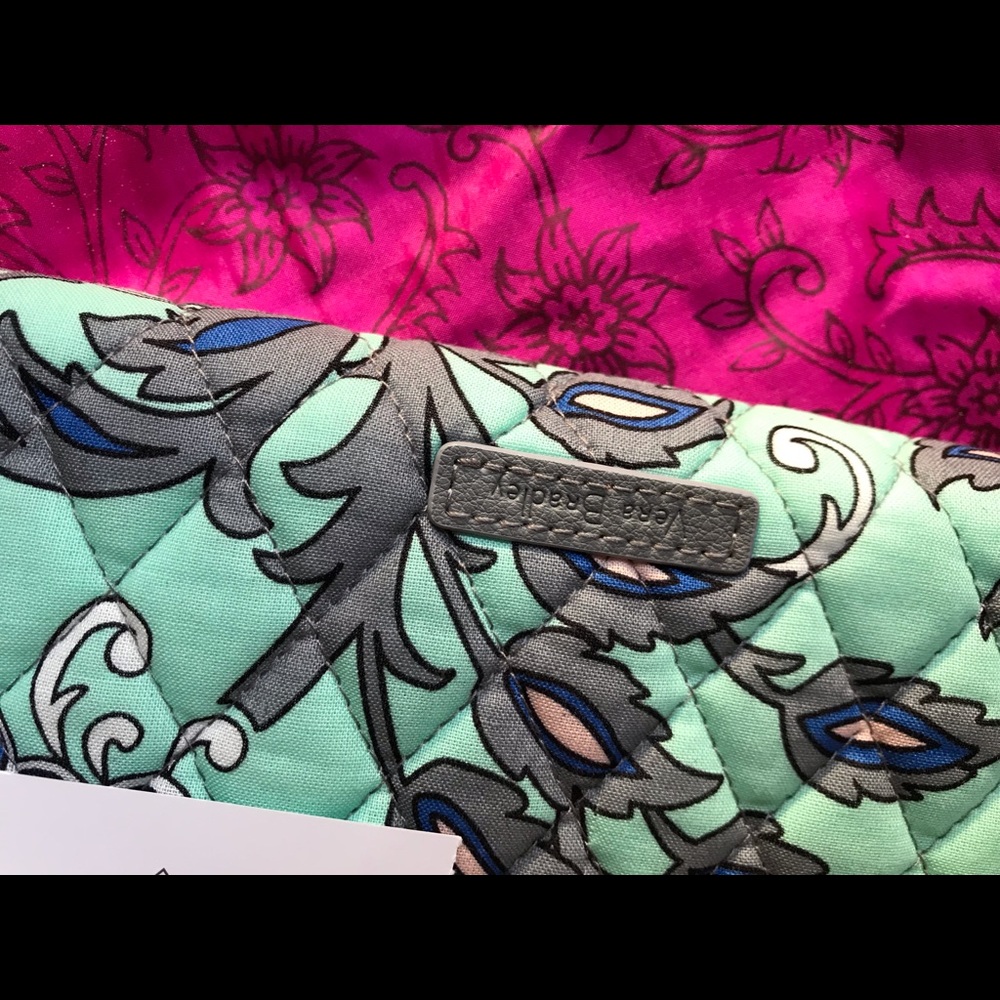 🔥 Vera Bradley Blue Vintage Floral Zip Wallet 🔥 - Picture 2 of 6